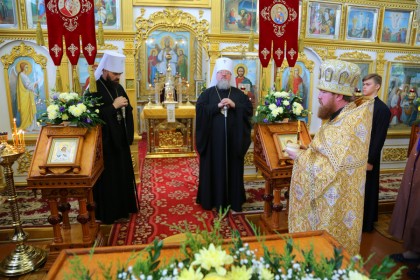 Архиерейское богослужение в Иоанно-Богословском храме Шахтерска